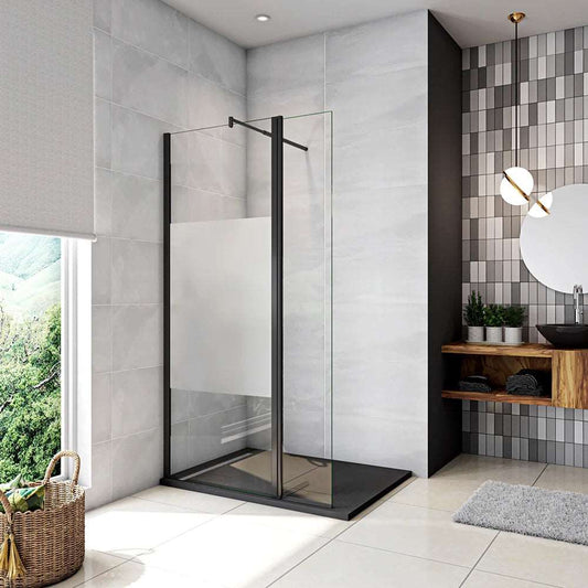 Walk-In sprchová zástěna s privacy pásem a 8mm NANO sklem - černá designová zástěna s rozsahem 70-140 cm a výškou 200 cm. Zobrazuje bezpečnostní sklo s Anti-Explosion fólií, teleskopickou vzpěrou 70-120 cm a otočným panelem 30/40 cm pro moderní koupelny.