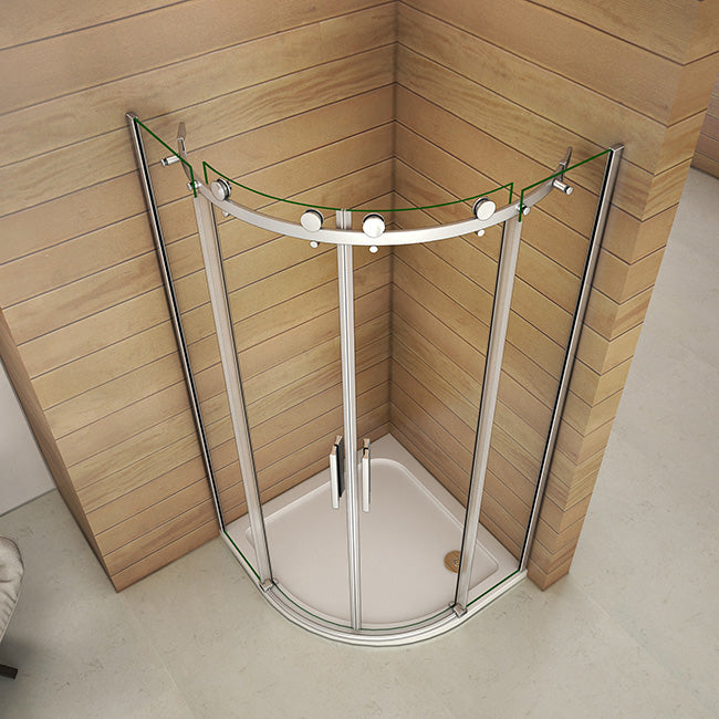 AICA čtvrtkruhový sprchový kout 90x90 s posuvnými dveřmi - kvalitní 6mm NANO čiré sklo s EasyClean povrchem, elegantní chromová úprava, výška 195cm. Profesionální sprchový box s hladkým posuvným mechanismem, vhodný do rohu koupelny. Odolný proti vodnímu kameni, snadná údržba a moderní design.